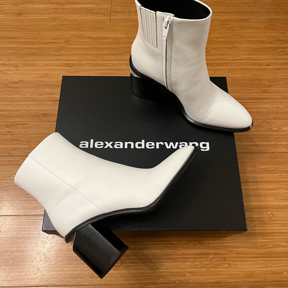 NIB Alexander Wang white boots